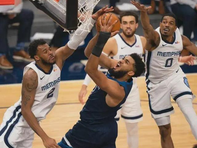  灰熊贝恩底角三分绝杀惊魂时刻  