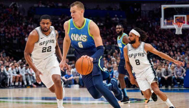  波尔津吉斯统治内线达拉斯独行侠击败圣安东尼奥马刺