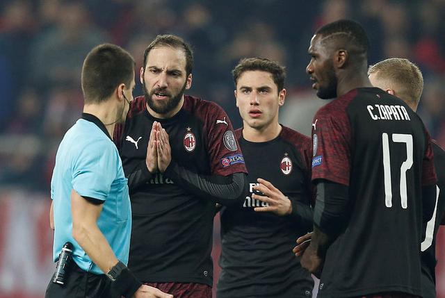  AC米兰角球战术再显神威，吉鲁头球完成绝杀